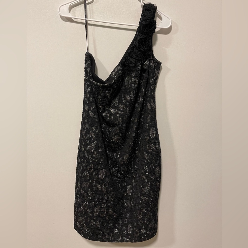 Gorgeous single shoulder black and silver leopard dress